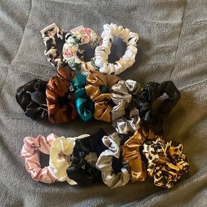 Lot of 15 mini size scrunchies